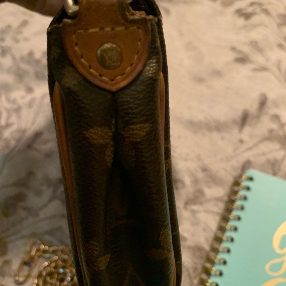 Louis Vuitton Eva Clutch - Picture 5 of 8